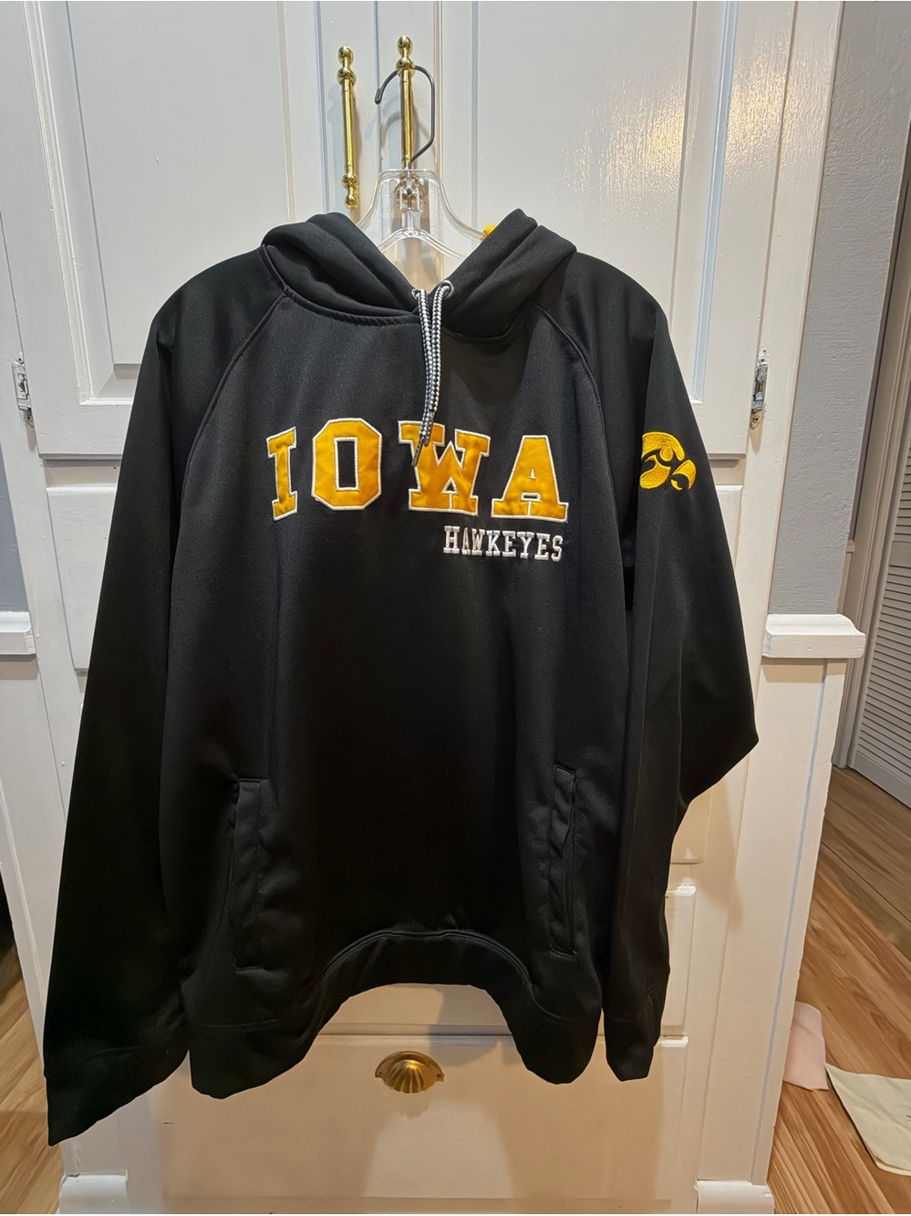 Iowa Hawkeyes Colosseum Black And Gold Drawstring Hoody L Mint Condition